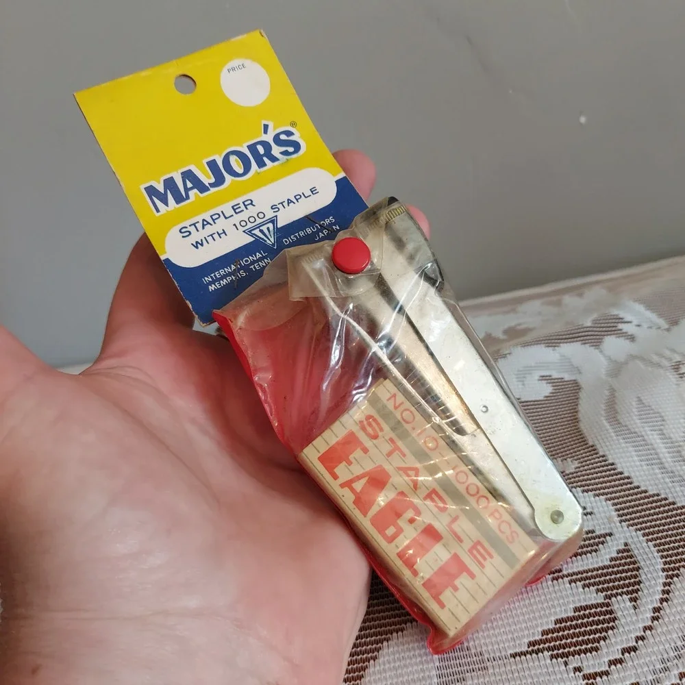 Vintage Major's Mini Stapler with 1000 Eagle Staples No. 10 Japan Retro Red MCM